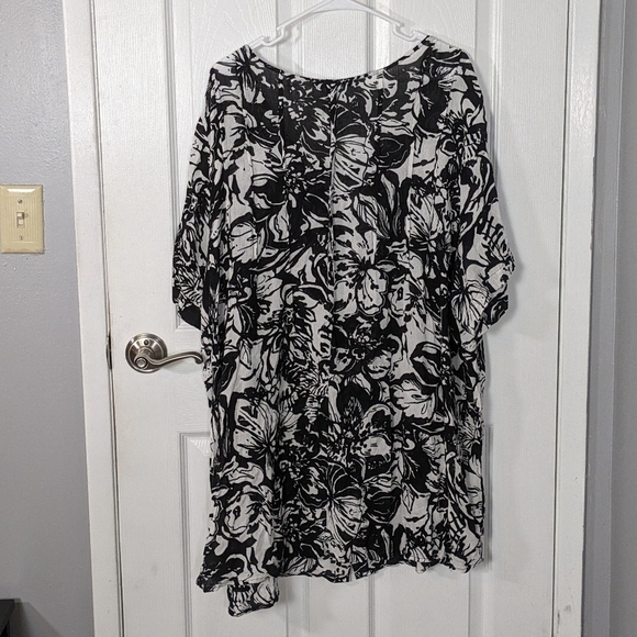 Roaman's Gauzy 100% Rayon Black & White Floral Print Button Down Tunic Size 32W - Picture 3 of 7